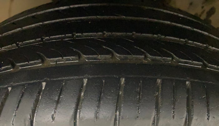 2017 Hyundai Elite i20 ASTA 1.2, Petrol, Manual, 15,586 km, Left Front Tyre Tread