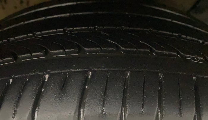 2017 Hyundai Elite i20 ASTA 1.2, Petrol, Manual, 15,586 km, Right Front Tyre Tread