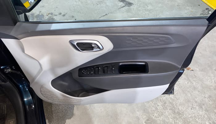 2022 Hyundai GRAND I10 NIOS ASTA AMT 1.2 KAPPA VTVT, Petrol, Automatic, 55,965 km, Driver Side Door Panels Control