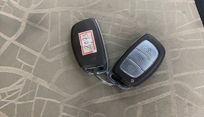 2016 Hyundai Grand i10 ASTA 1.2 KAPPA VTVT, Petrol, Manual, 54,873 km, Key Close Up