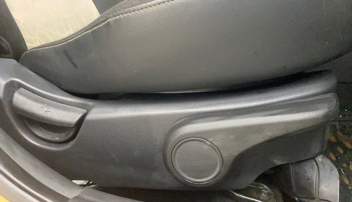 2016 Hyundai Grand i10 ASTA 1.2 KAPPA VTVT, Petrol, Manual, 54,873 km, Driver Side Adjustment Panel