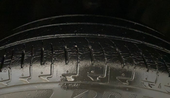 2018 Maruti IGNIS DELTA 1.2 AMT, Petrol, Automatic, 37,347 km, Right Front Tyre Tread