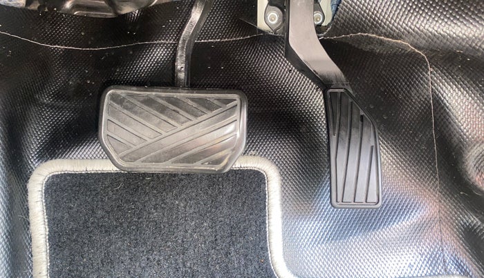 2018 Maruti Vitara Brezza ZDI AMT, Diesel, Automatic, 59,624 km, Pedals