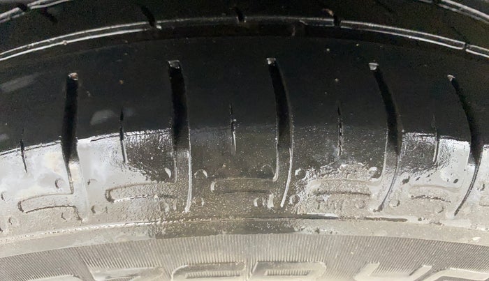 2020 Hyundai GRAND I10 NIOS SPORTZ AMT 1.2 KAPPA VTVT, CNG, Automatic, 63,245 km, Right Rear Tyre Tread