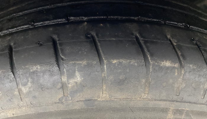 2016 Ford Ecosport TITANIUM 1.5L PETROL AT, Petrol, Automatic, 1,03,716 km, Right Front Tyre Tread