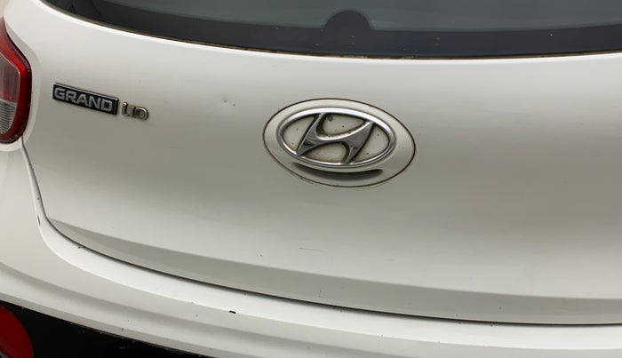 2017 Hyundai Grand i10 MAGNA 1.2 KAPPA VTVT, Petrol, Manual, 40,795 km, Dicky (Boot door) - Slightly dented