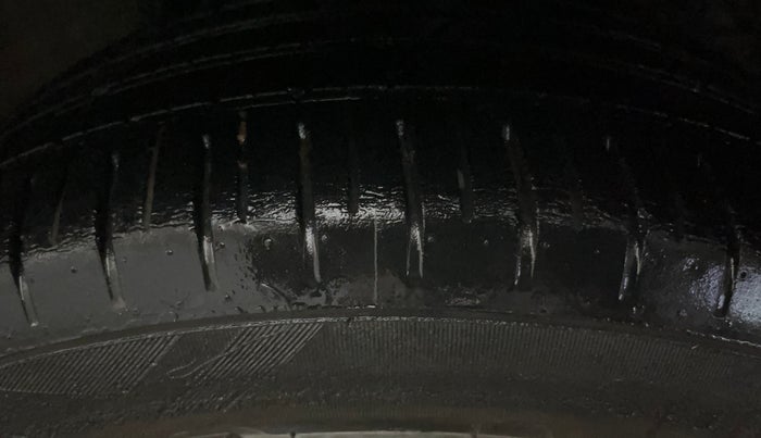 2017 Hyundai Elite i20 ASTA 1.2, CNG, Manual, 66,289 km, Left Rear Tyre Tread