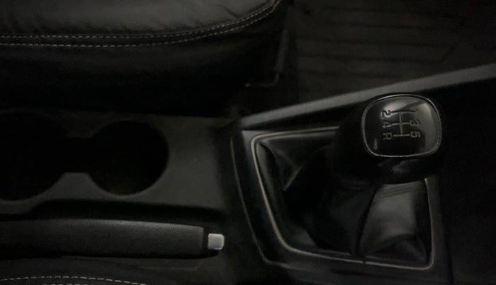 2017 Hyundai Elite i20 ASTA 1.2, CNG, Manual, 66,289 km, Gear Lever