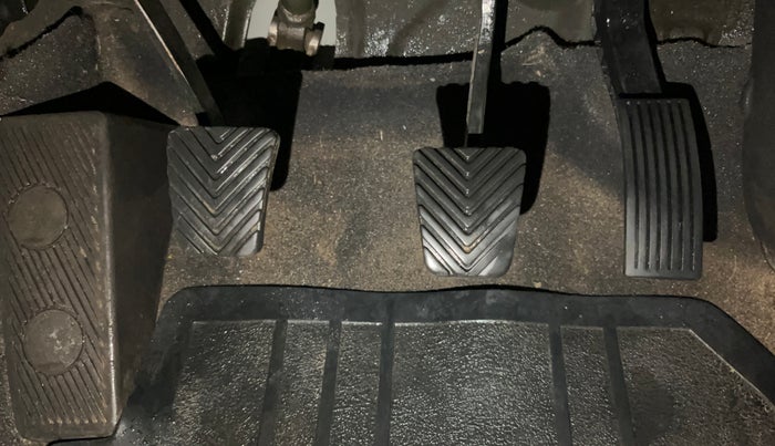 2017 Hyundai Elite i20 ASTA 1.2, CNG, Manual, 66,289 km, Pedals