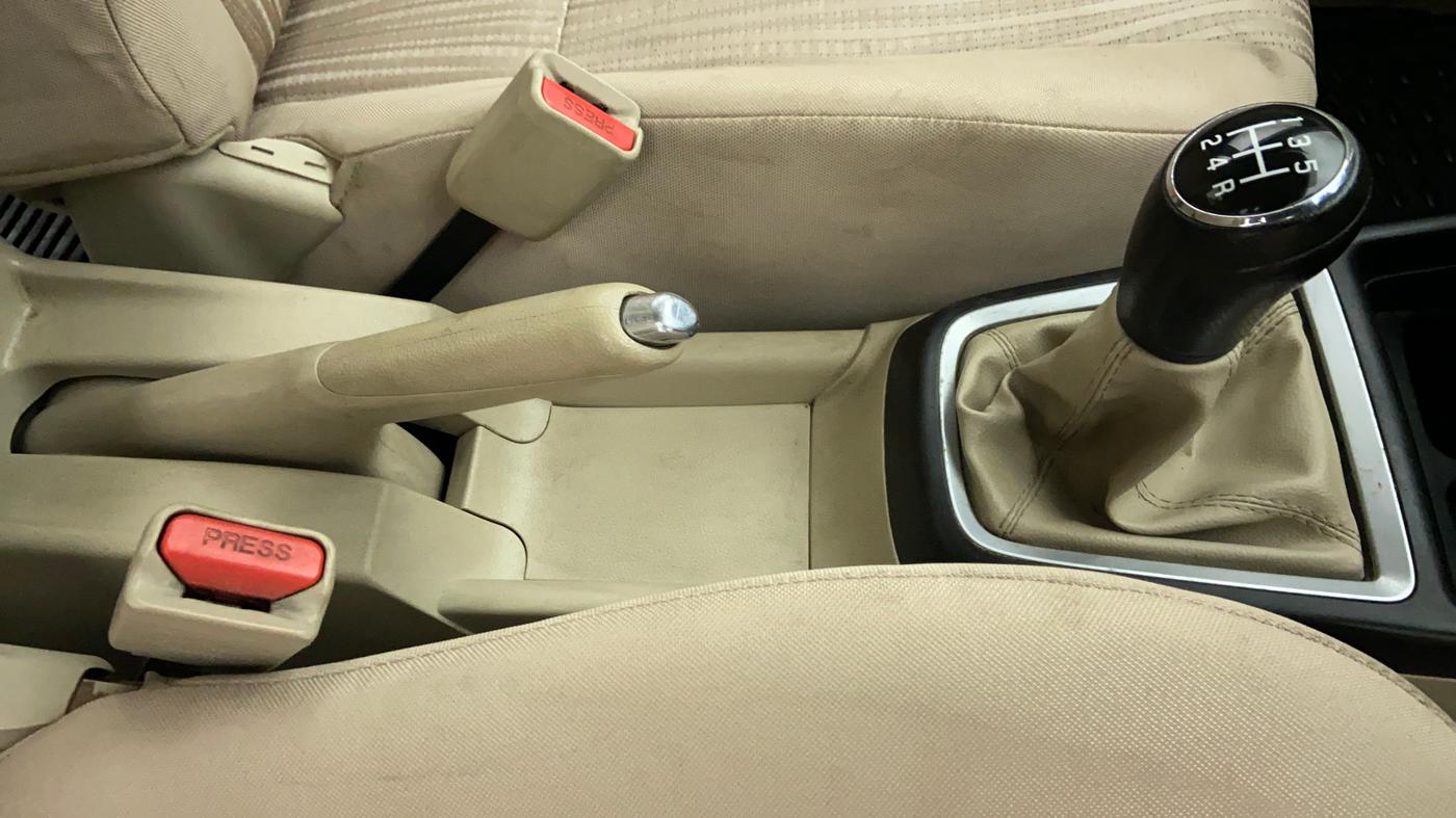 2017 Maruti Dzire VDI, Diesel, Manual, 1,10,688 km, Gear Lever