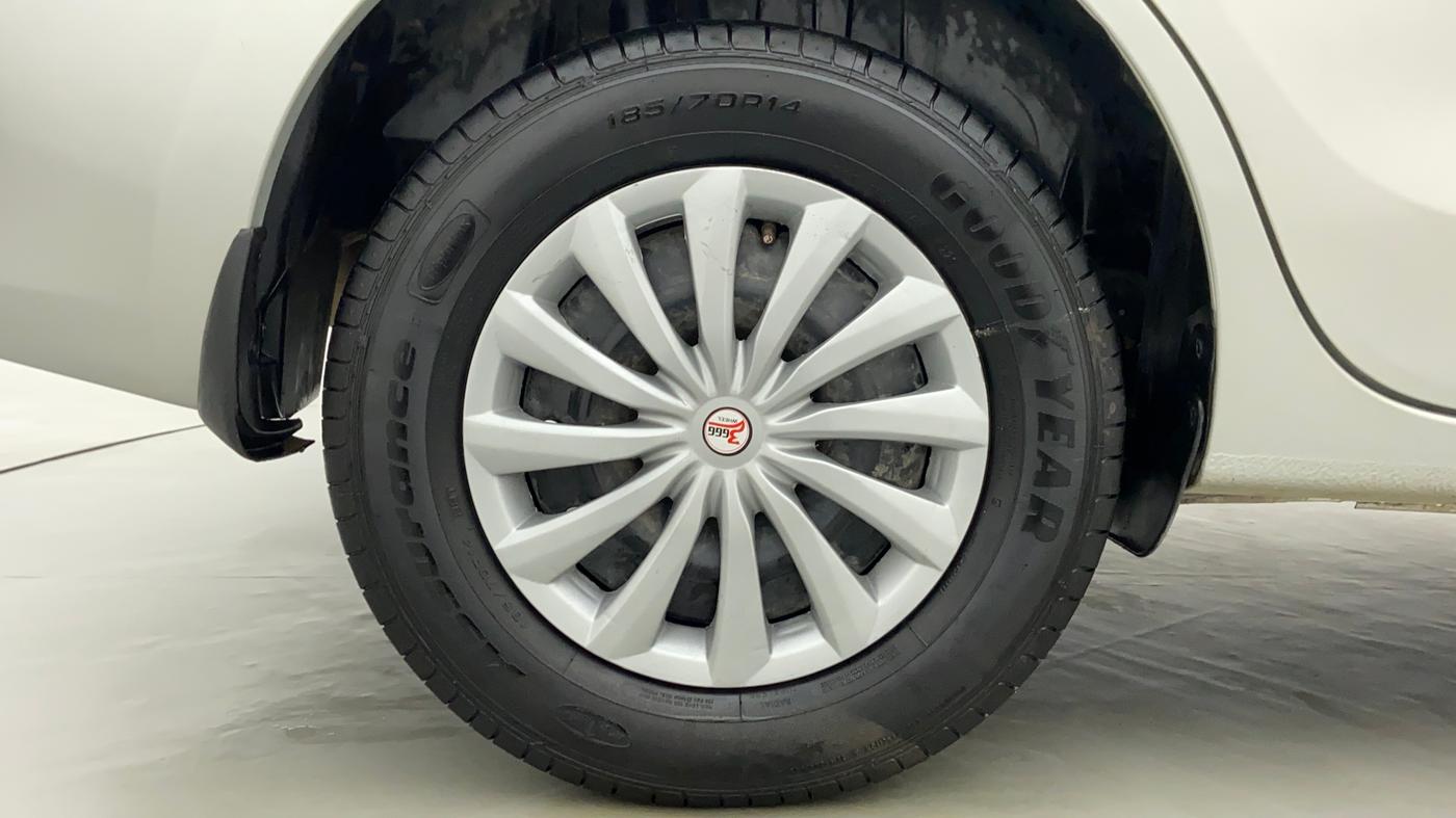 2017 Maruti Dzire VDI, Diesel, Manual, 1,10,688 km, Right Rear Wheel