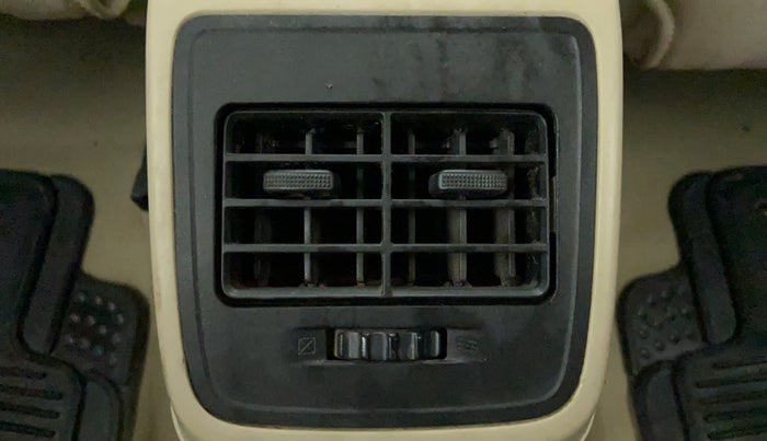 2017 Maruti Dzire VDI, Diesel, Manual, 1,10,688 km, Rear AC Vents