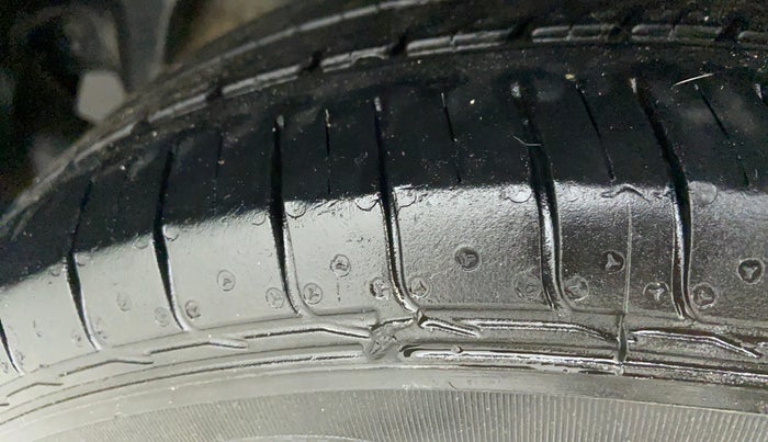 2017 Maruti Dzire VDI, Diesel, Manual, 1,10,688 km, Left Rear Tyre Tread