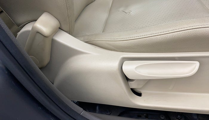 2013 Volkswagen Vento HIGHLINE 1.6 MPI, Petrol, Manual, 71,158 km, Driver Side Adjustment Panel