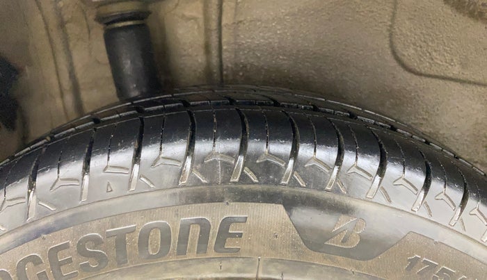 2017 Maruti IGNIS DELTA 1.2 AMT, Petrol, Automatic, 70,853 km, Right Rear Tyre Tread