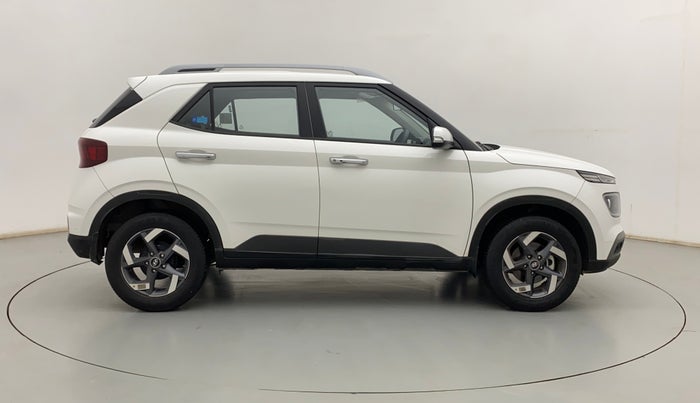 2022 Hyundai VENUE SX 1.5 (O) EXECUTIVE CRDI, Diesel, Manual, 16,509 km, Right Side View