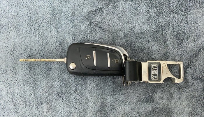 2013 Toyota Fortuner 3.0 AT 4X2, Diesel, Automatic, 1 km, Key Close Up