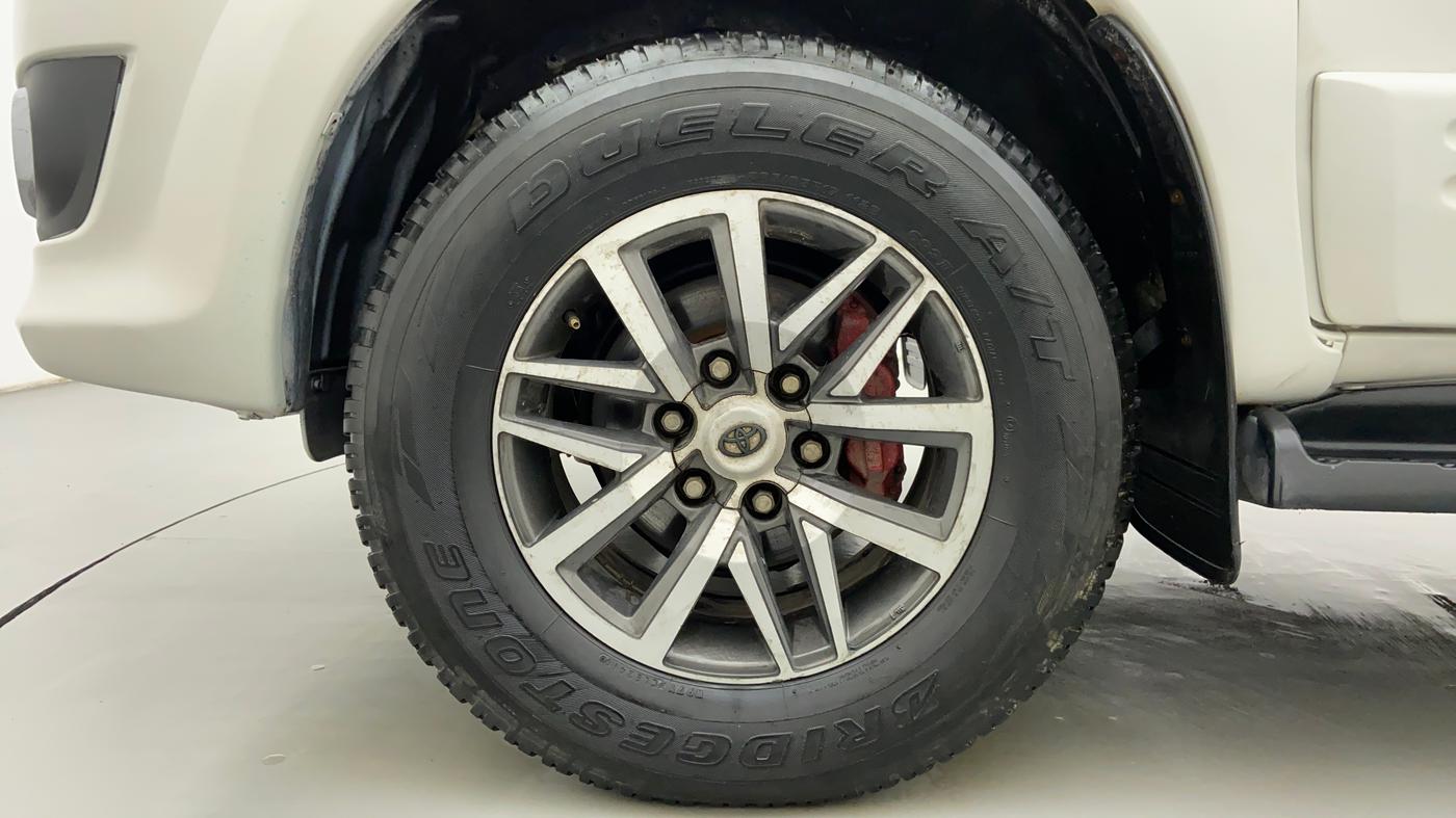 2013 Toyota Fortuner 3.0 AT 4X2, Diesel, Automatic, 1 km, Left Front Wheel
