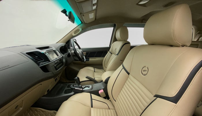 2013 Toyota Fortuner 3.0 AT 4X2, Diesel, Automatic, 1 km, Right Side Front Door Cabin