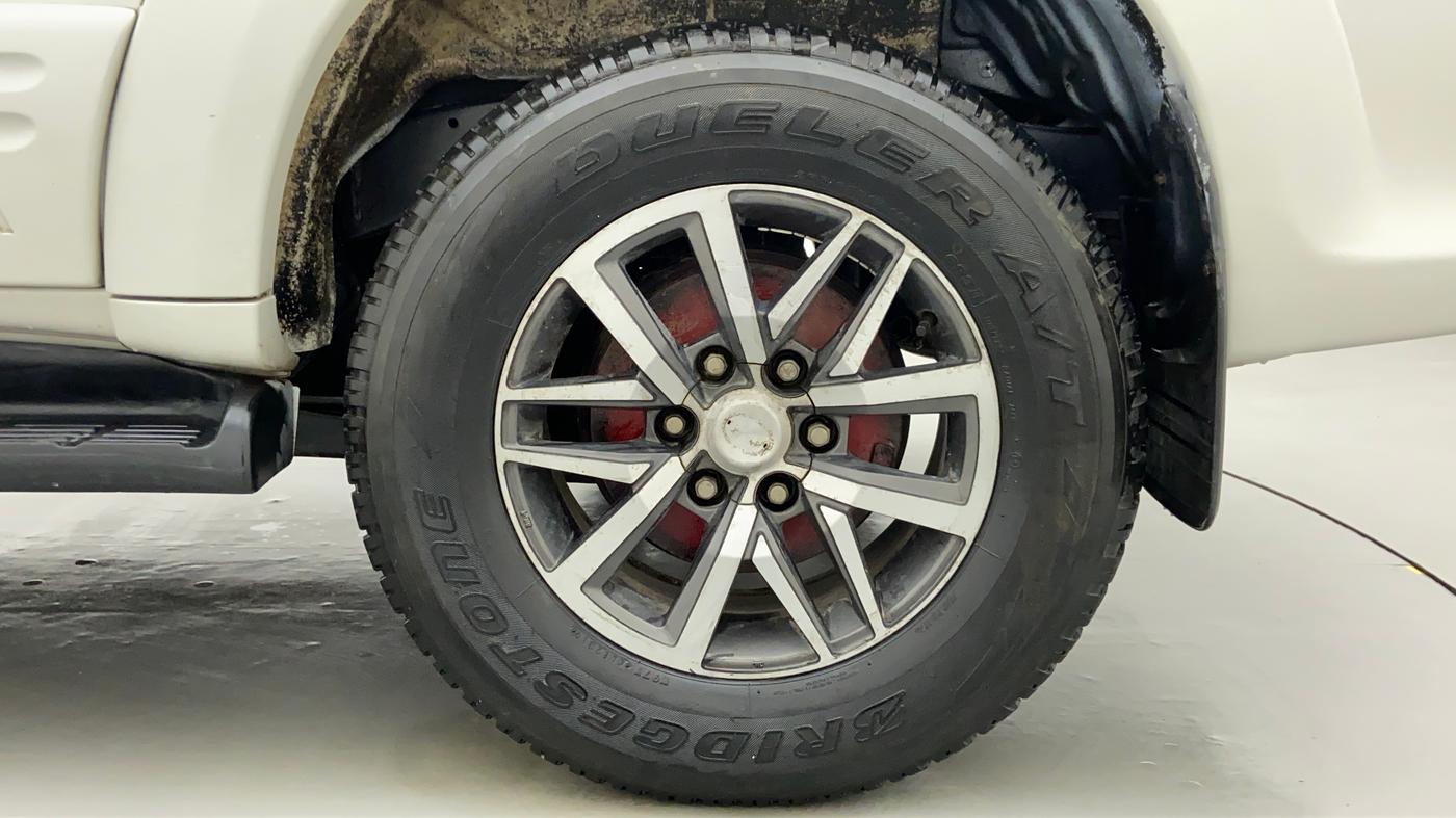 2013 Toyota Fortuner 3.0 AT 4X2, Diesel, Automatic, 1 km, Left Rear Wheel