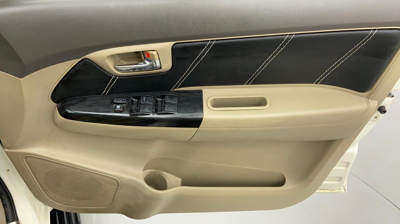 2013 Toyota Fortuner 3.0 AT 4X2, Diesel, Automatic, 1 km, Driver Side Door Panels Control
