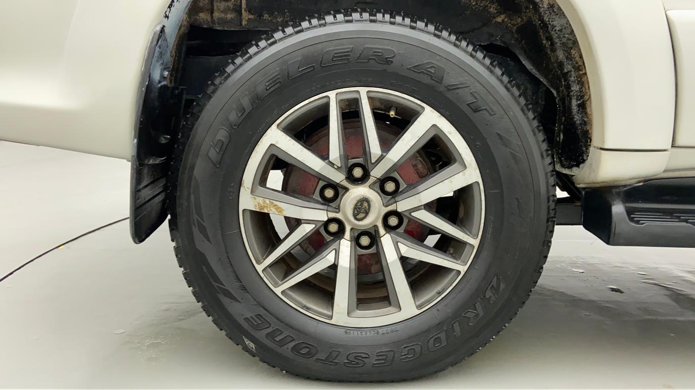 2013 Toyota Fortuner 3.0 AT 4X2, Diesel, Automatic, 1 km, Right Rear Wheel