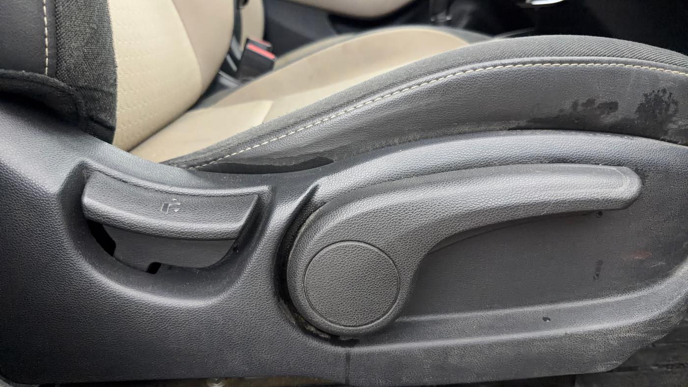 2015 Hyundai Elite i20 SPORTZ 1.2, Petrol, Manual, 44,994 km, Driver Side Adjustment Panel