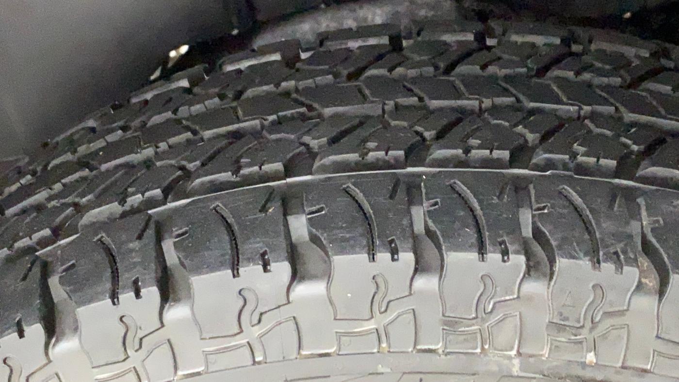 2021 Mahindra Thar LX PETROL HT 4WD AT, Petrol, Automatic, 3,268 km, Left Rear Tyre Tread
