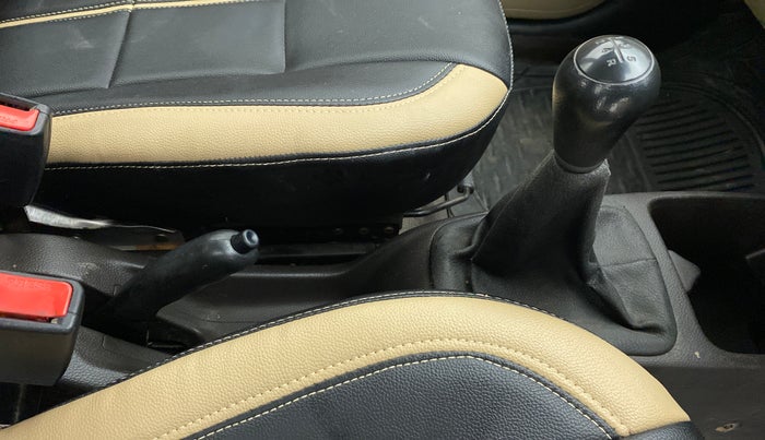 2016 Hyundai Eon SPORTZ, Petrol, Manual, 1,13,131 km, Gear Lever