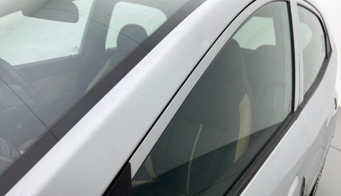 2016 Hyundai Eon SPORTZ, Petrol, Manual, 1,13,131 km, Left A pillar - Slightly dented