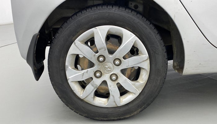 2016 Hyundai Eon SPORTZ, Petrol, Manual, 1,13,131 km, Right Rear Wheel