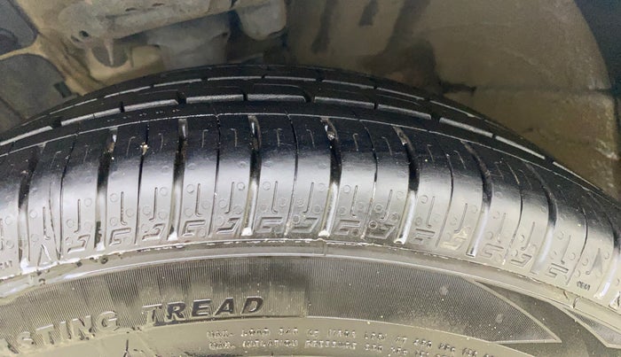 2017 Hyundai Verna 1.6 VTVT SX, Petrol, Manual, 55,098 km, Left Front Tyre Tread