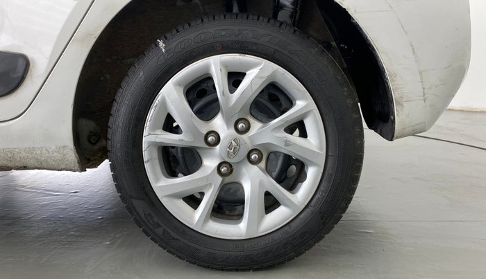 2017 Hyundai Grand i10 MAGNA AT 1.2 KAPPA VTVT, Petrol, Automatic, 40,993 km, Left Rear Wheel