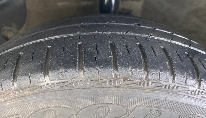 2017 Hyundai Grand i10 MAGNA AT 1.2 KAPPA VTVT, Petrol, Automatic, 40,993 km, Left Front Tyre Tread