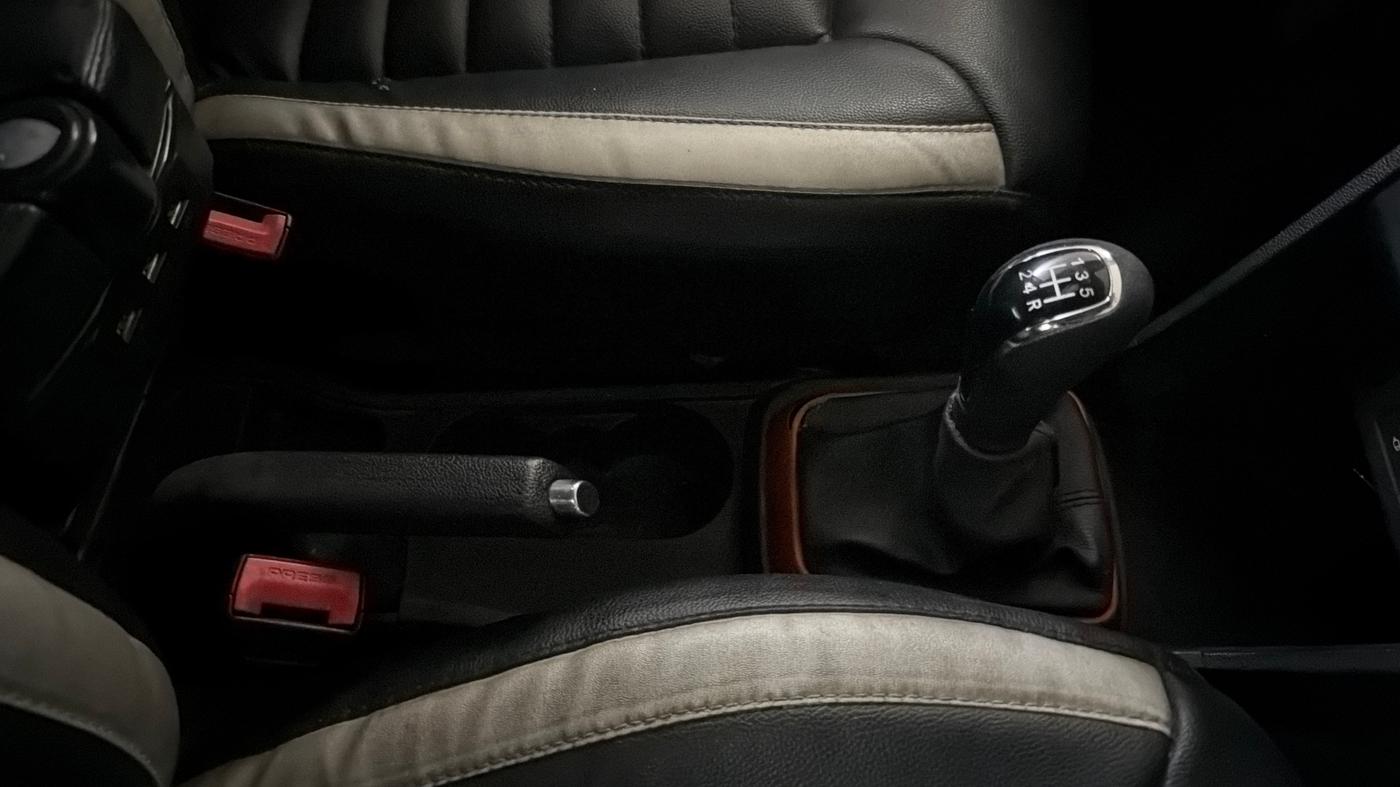 2018 Tata TIAGO NRG PETROL, Petrol, Manual, 68,575 km, Gear Lever