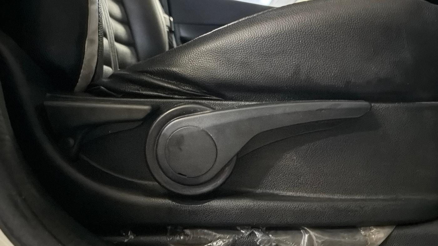 2018 Tata TIAGO NRG PETROL, Petrol, Manual, 68,575 km, Driver Side Adjustment Panel