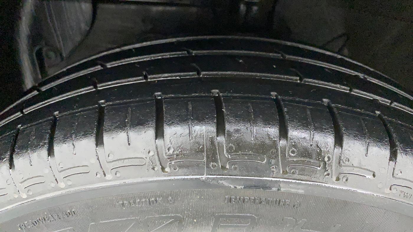 2021 Hyundai AURA S CNG, CNG, Manual, 35,714 km, Left Front Tyre Tread