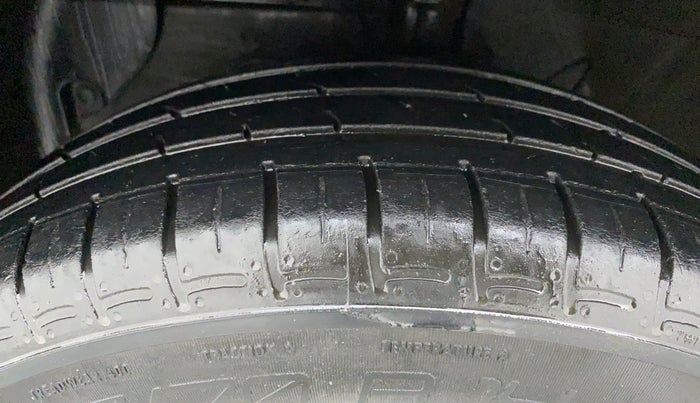 2021 Hyundai AURA S CNG, CNG, Manual, 35,714 km, Left Front Tyre Tread