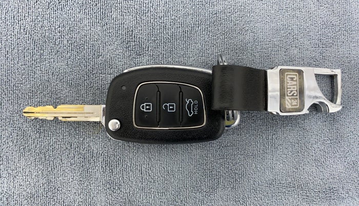 2021 Hyundai AURA S CNG, CNG, Manual, 35,714 km, Key Close Up