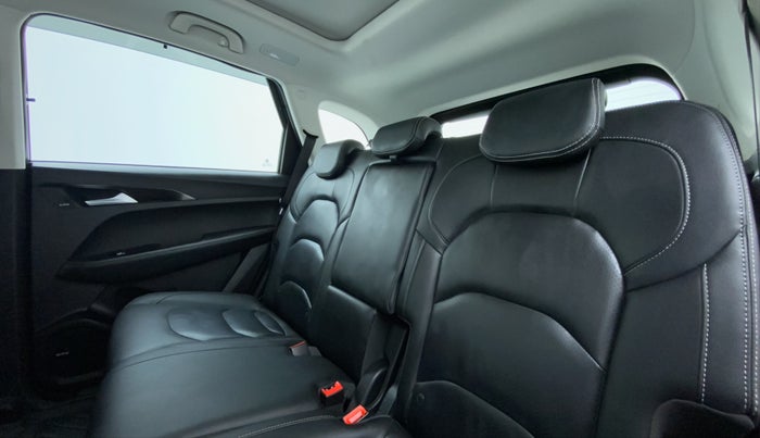 2020 MG HECTOR SHARP DCT PETROL, Petrol, Automatic, 38,687 km, Right Side Rear Door Cabin