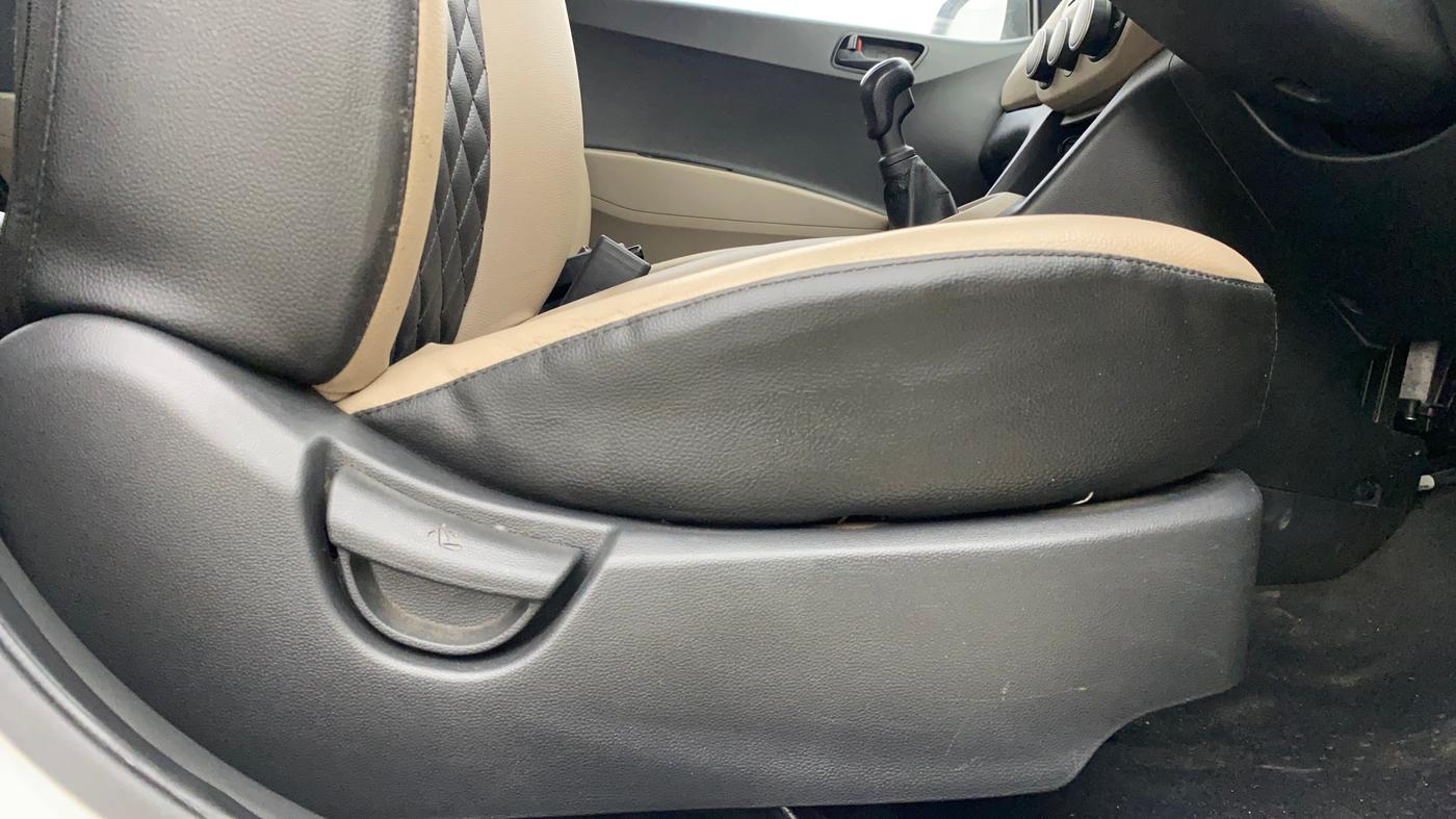 2018 Hyundai Grand i10 MAGNA U2 1.2 CRDI, Diesel, Manual, 50,958 km, Driver Side Adjustment Panel