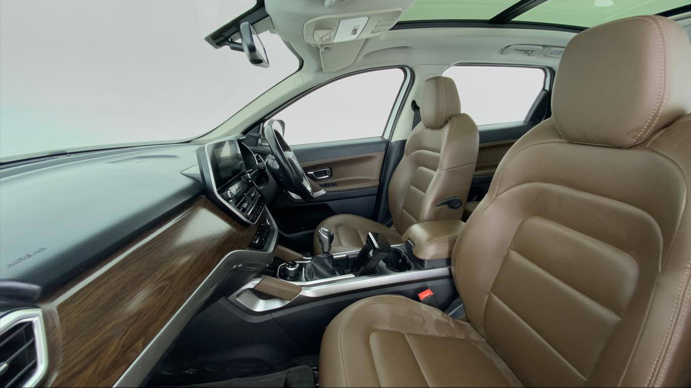 2020 Tata Harrier XZ +, Diesel, Manual, 52,954 km, Right Side Front Door Cabin