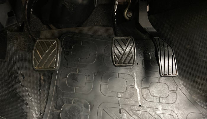 2013 Maruti Ritz VXI BS IV, Petrol, Manual, 87,160 km, Pedals