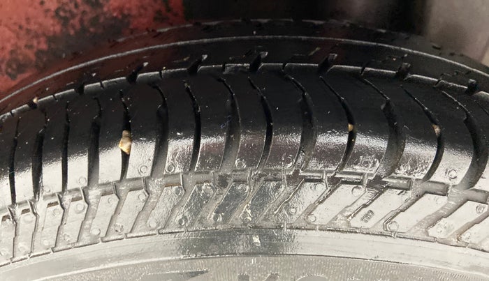 2013 Maruti Ritz VXI BS IV, Petrol, Manual, 87,160 km, Left Rear Tyre Tread