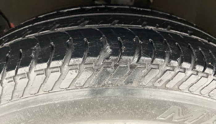 2013 Maruti Ritz VXI BS IV, Petrol, Manual, 87,160 km, Left Front Tyre Tread