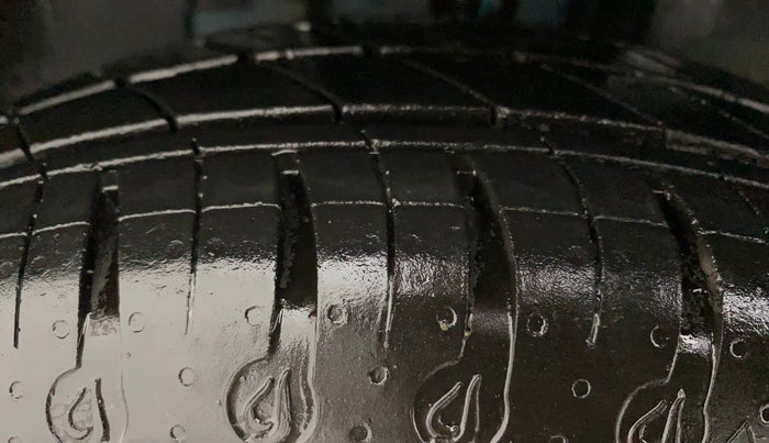 2020 Renault Kwid RXT 1.0 (O), Petrol, Manual, 6,299 km, Left Front Tyre Tread