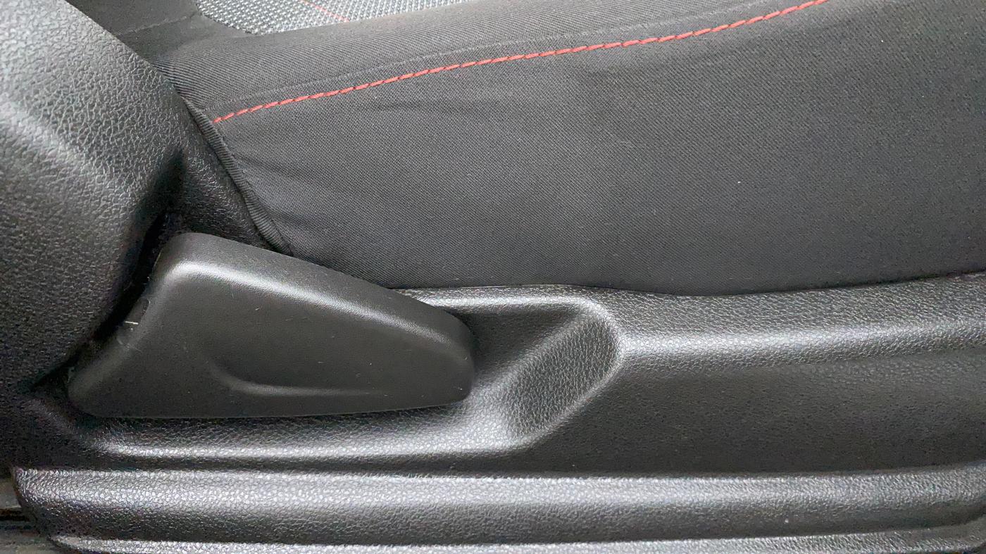 2020 Renault Kwid RXT 1.0 (O), Petrol, Manual, 6,299 km, Driver Side Adjustment Panel
