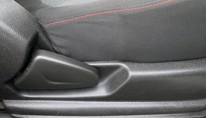 2020 Renault Kwid RXT 1.0 (O), Petrol, Manual, 6,299 km, Driver Side Adjustment Panel