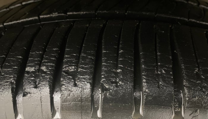 2015 Honda Jazz 1.2L I-VTEC V AT, Petrol, Automatic, 69,468 km, Right Front Tyre Tread