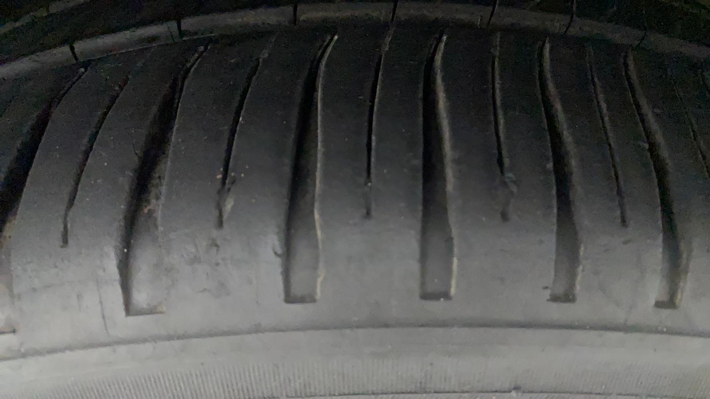 2017 Volkswagen Ameo HIGHLINE DSG 1.5 DIESEL , Diesel, Automatic, 79,210 km, Left Front Tyre Tread